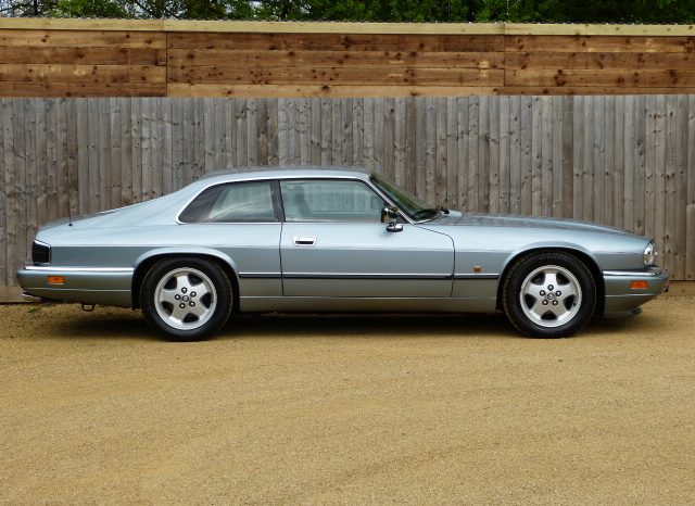 JAGUAR XJS 4.0 AUTO – 2 PREVIOUS OWNERS – FSH (23 STAMPS) – 43K full