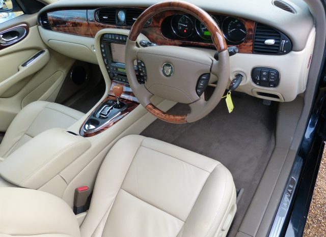 JAGUAR XJ6 3.0 (SAT NAV) 1 PREVIOUS OWNER – FULLY LOADED – FJSH – 51K full