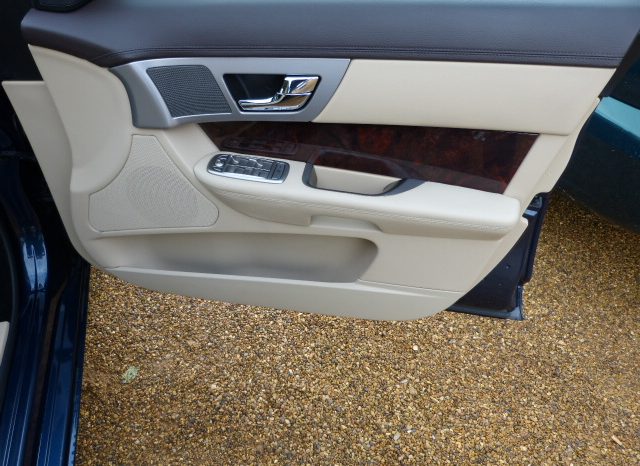 JAGUAR XF 3.0 DIESEL LUXURY (REVERSE CAMERA) 1 PREVIOUS OWNER – FSH – 50K full