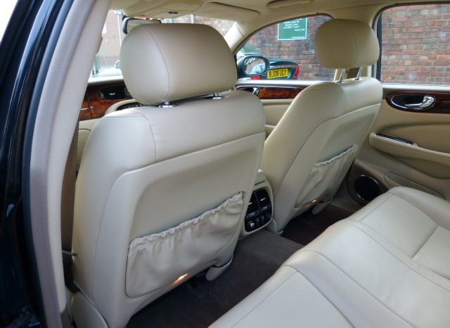 JAGUAR XJ6 3.0 (SAT NAV) 1 PREVIOUS OWNER – FULLY LOADED – FJSH – 51K full