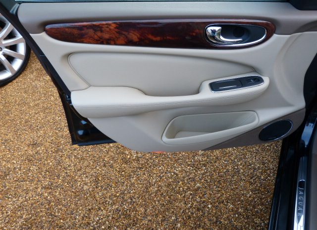 JAGUAR XJ6 3.0 (SAT NAV) 1 PREVIOUS OWNER – FULLY LOADED – FJSH – 51K full