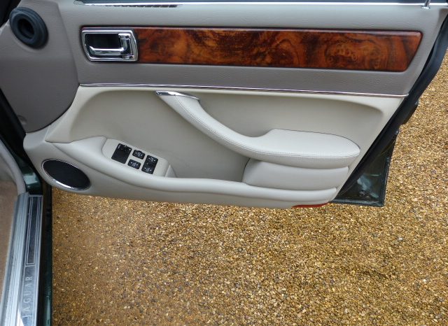 JAGUAR XJ EXECUTIVE (X300) 3.2 AUTO – FSH – 33K full