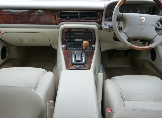 JAGUAR XJ EXECUTIVE (X300) 3.2 AUTO – FSH – 33K full