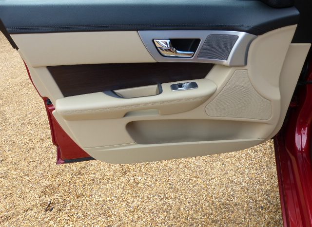JAGUAR XF 3.0 LUXURY (REVERSE CAMERA) 1 PREVIOUS OWNER – 35K full